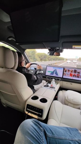 网上好多0.01公里的L8理想33万出什么原因？