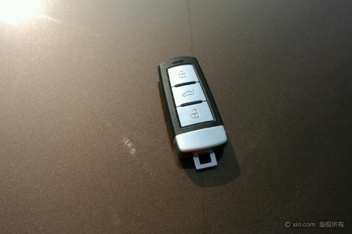 众泰汽车钥匙可以开关车门开不走？