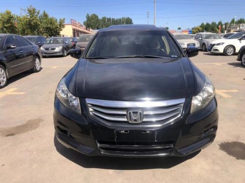 本田雅阁八代半12年车跑了十八万直多少钱？