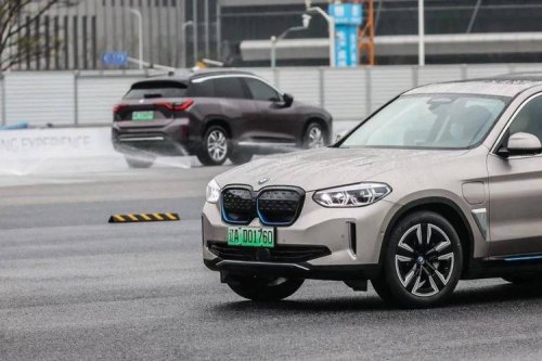 宝马530和蔚来哪个起步快？