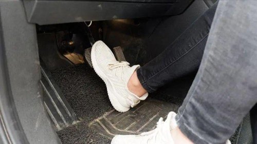 自动档汽车刹车失灵怎么办？