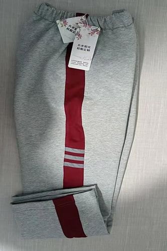 三道竖杠是什么牌子衣服？