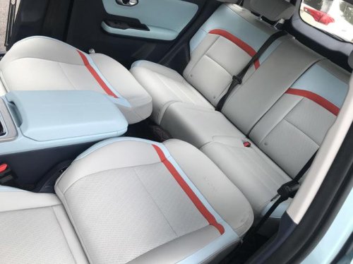 广汽埃安aio y座椅怎么放平？