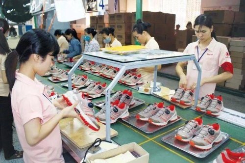 为什么宝元鞋厂要搬去越南？