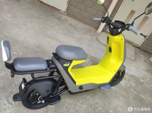 一个❌符号的电动车是什么车？