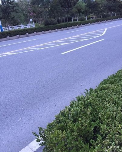 半圆标志的是什么牌子？