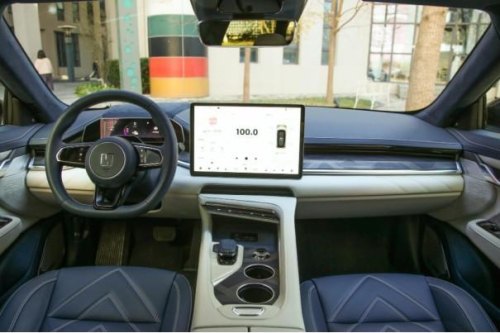 极氪001蓝白内饰容易脏吗？