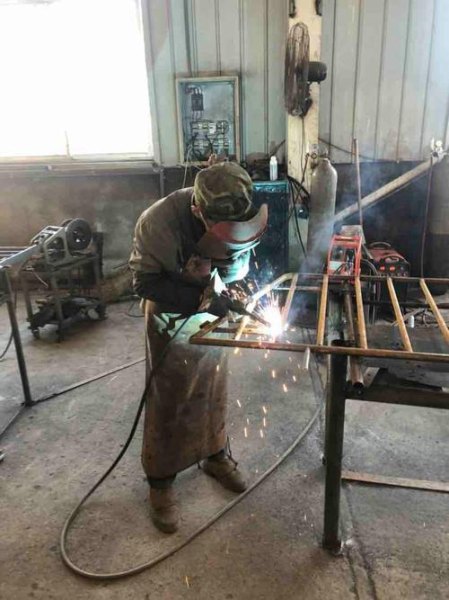 我28岁不想当普工了，想报一个焊工的速成班，不知道可行吗？