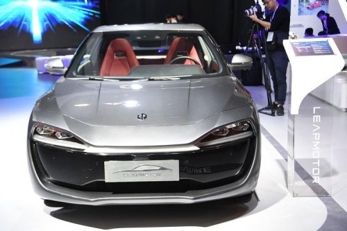 新能源造车新势力大跌，零跑汽车上市半个月腰斩，发生了什么？