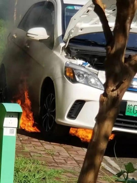 新能源车被撞起火还能跑得掉吗？