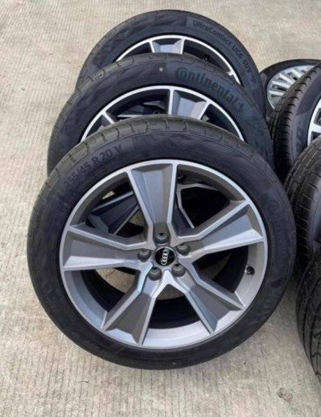 奥迪q5l19寸轮毂换20寸好看吗? 奥迪q5l19寸轮毂换20寸好看吗?