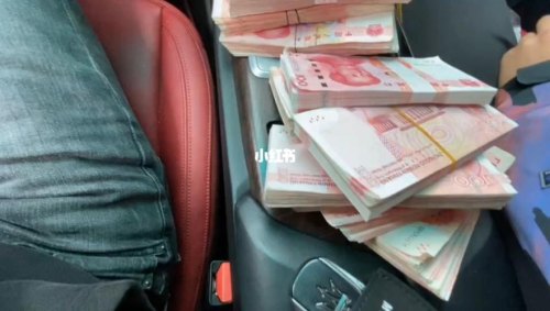 生活费两千的大学生开什么车？