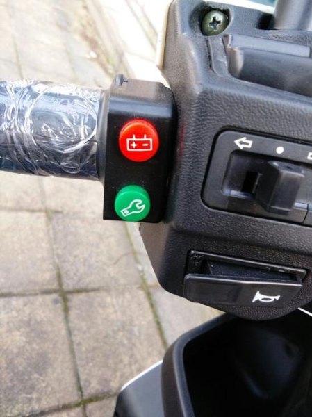 三轮电动车打开开关不拧有时走有时不走? 三轮电动车打开开关不拧有时走有时不走?