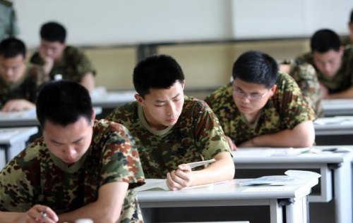 大学生参军后，在部队报考军校难吗？