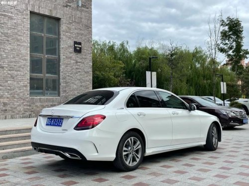 新奔驰首付10万落地够吗？