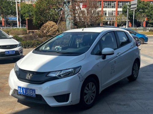 买开了一年的二手飞度值得吗？价格都很高的样子？