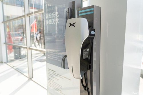 小鹏p7能用家庭插座充电吗？