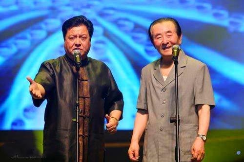 李金斗干什么去了，好久没看到了，还活着吗？