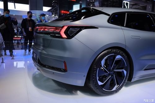 领克09和极氪001哪个性价比更高？