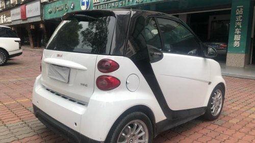有没有两门两座的燃油轿车？