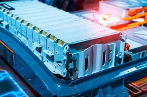 理想l7air用的是蜂巢龙鳞甲电池吗？