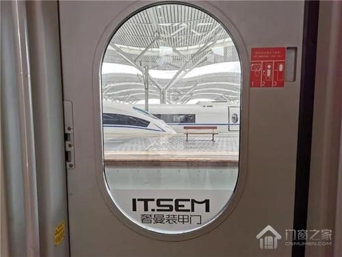 高铁到站了会开哪个门? 高铁到站了会开哪个门?