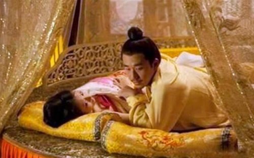 谁能告诉我“临幸”、“宠幸”、“缺爱”、“宠幸”这几词什么意思？