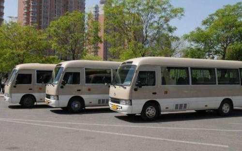 乘坐自己家的车叫什么交通工具？