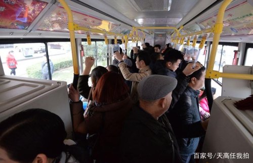 现在的年轻人有坐公交车上班的吗，坐公交车上班的年轻人多吗？