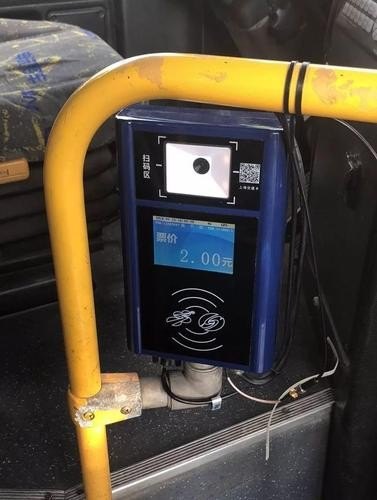 按两下侧边按钮关闭后能刷公交卡吗？