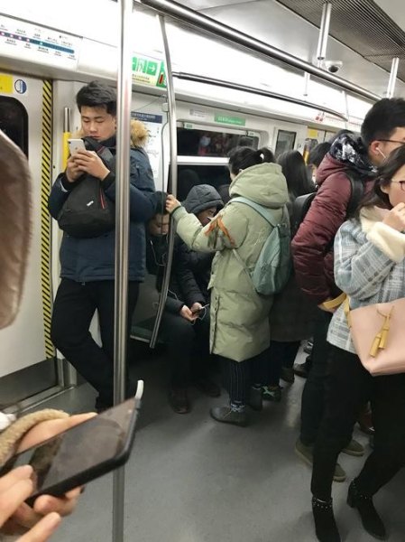 怎么坐地铁的呢?第一次坐地铁是不是很麻烦的？