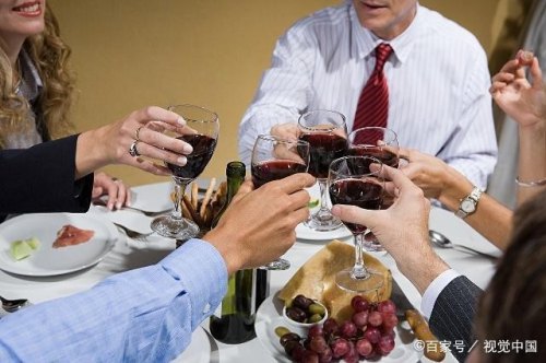 酒伤身，为什么还要喝酒，而且为什么喝酒成了餐桌礼仪？