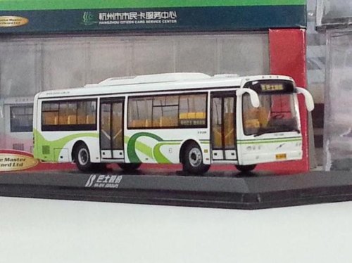 公共汽车长11.76m，模型车的长度是多少（汽车厂按1比20的生产了一批汽车模型）？