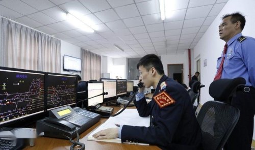 铁路车站值班员累不累？
