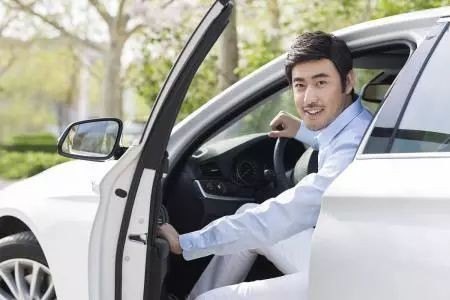 驾驶人下车前注意什么？