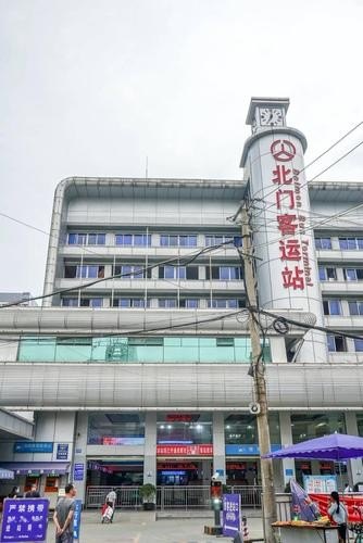 成都梁家巷汽车站订票电话？