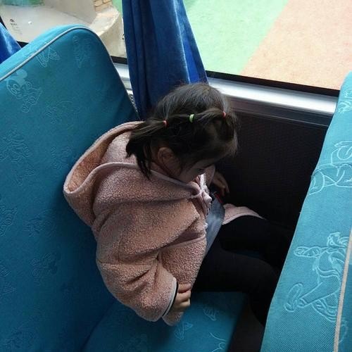 坐车怎么拍手？