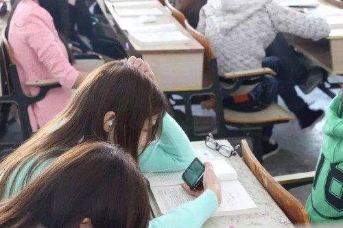 为什么现在大学生上课都喜欢坐后排？