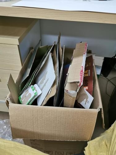 领导叫我把办公室没用的废纸卖了，处理后的几十块钱我怎么办？