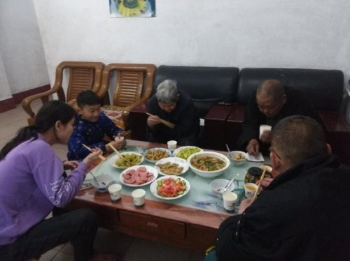 来家坐坐是什么意思？