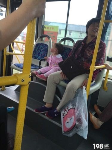 三人乘车含一个儿童是几个人？