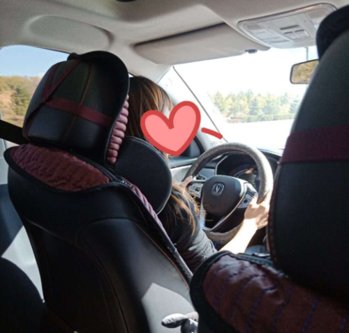 坐朋友的车，应该坐副驾驶还是后排座位？