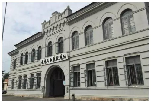 从大连的黑石礁坐客车去旅顺,然后去旅顺口和日俄监狱,最后回到大连市区,半天够吗? 从大连的黑石礁坐客车去旅顺,然后去旅顺口和日俄监狱,最后回到大连市区,半天够吗?