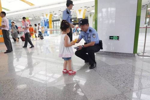 3岁儿童怎么进火车站？