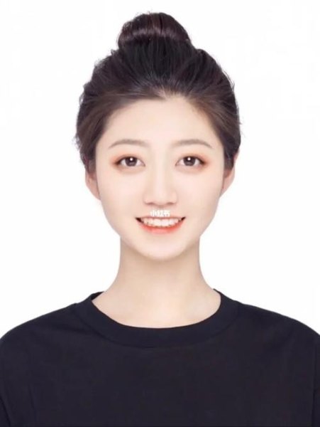 拍证件照时，是坐着好看还是站着拍好看点呢？为什么？