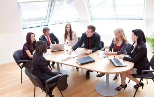 开会坐领导对面好不好? 开会坐领导对面好不好?