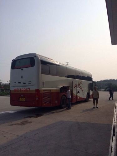 如果乘坐长途客车，还有两小时才到服务区，但是想去卫生间怎么办？