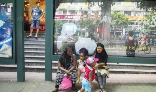 有谁知道广州火车站附近怎么有那么多黑种人? 有谁知道广州火车站附近怎么有那么多黑种人?