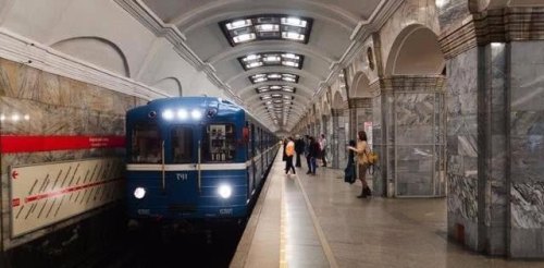 如果核爆炸来了，躲在地下50米地铁站里能否躲过？