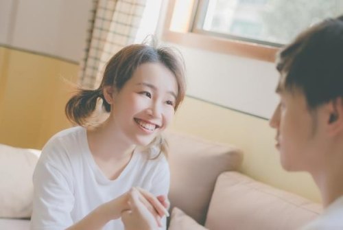 相亲女说他有男朋友。我该怎么办？
